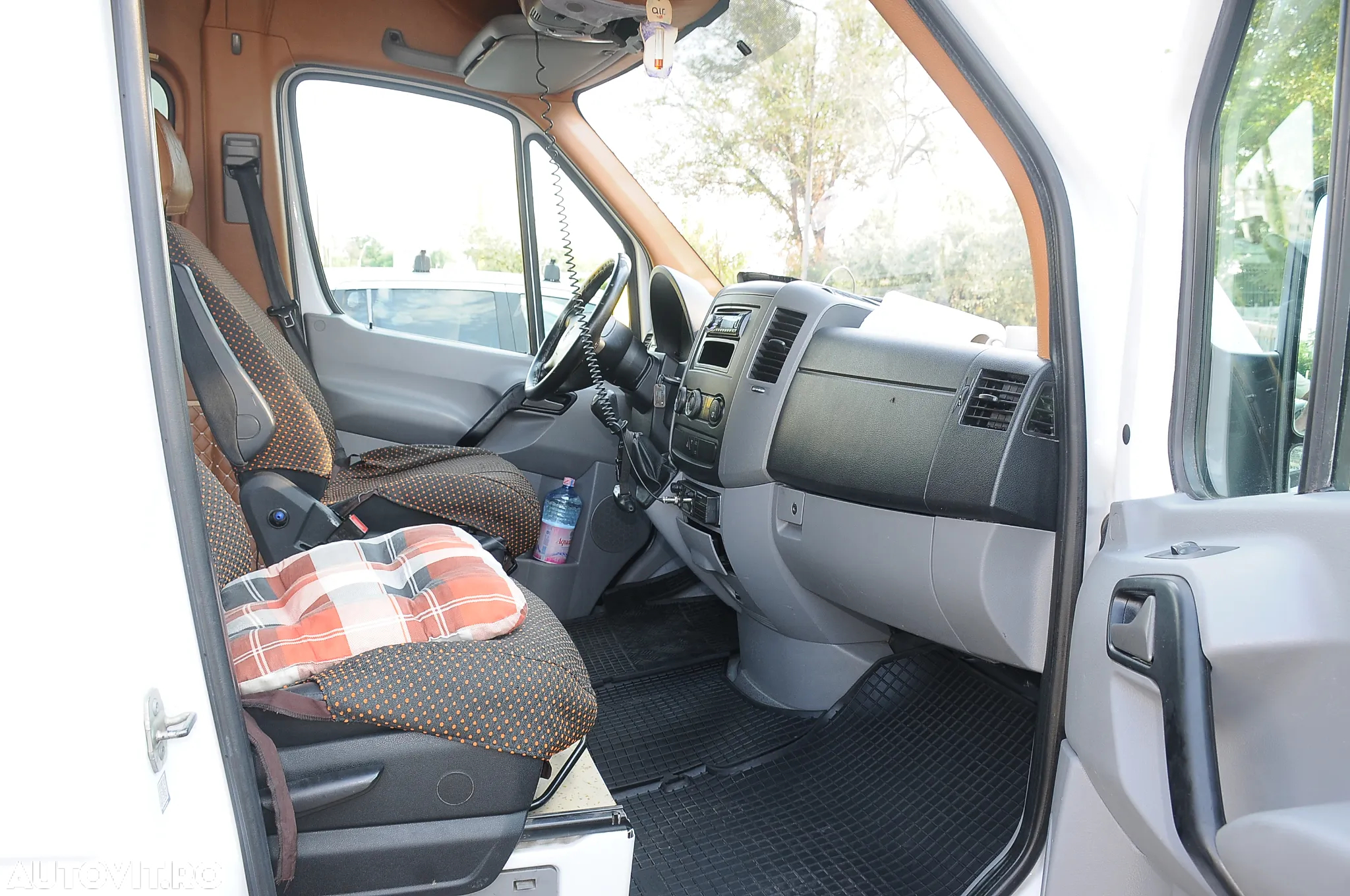 Mercedes-Benz Sprinter - 11