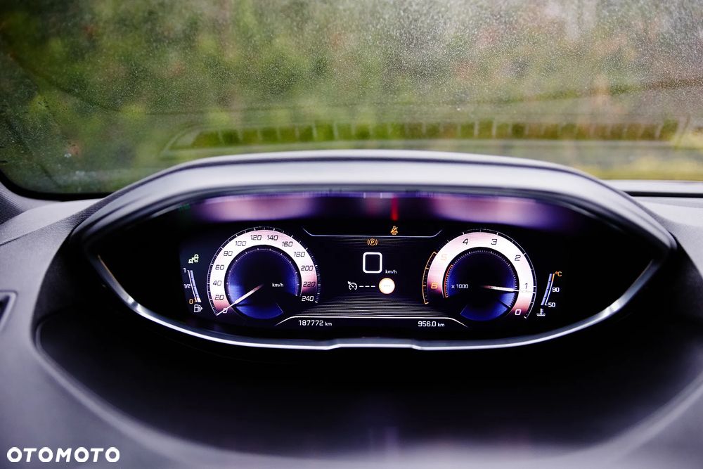 Peugeot 5008 1.6 BlueHDI Allure S&S - 18