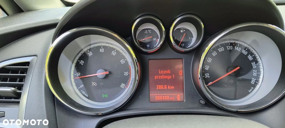 Opel Astra 1.6 Turbo - 10