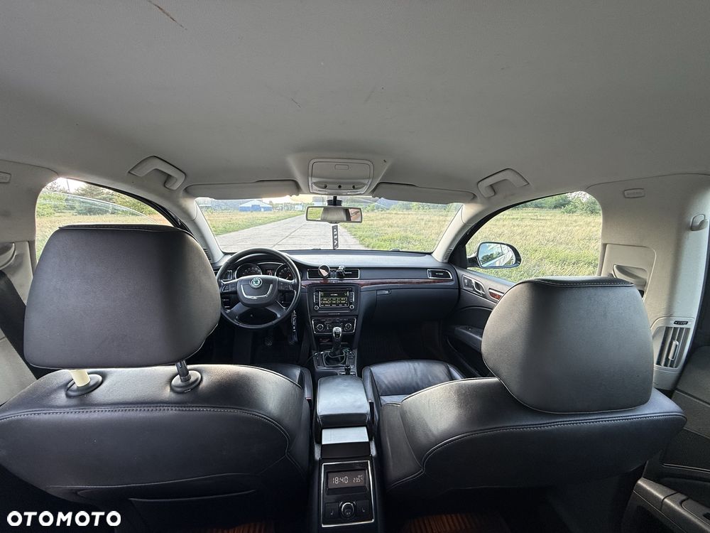 Skoda Superb 2010 photo 5