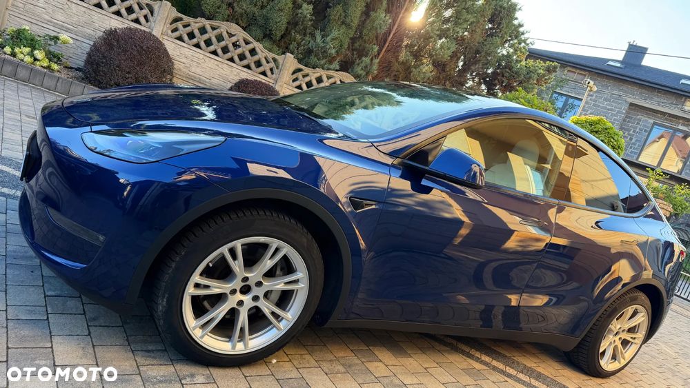 Tesla Model Y Long Range AWD - 5