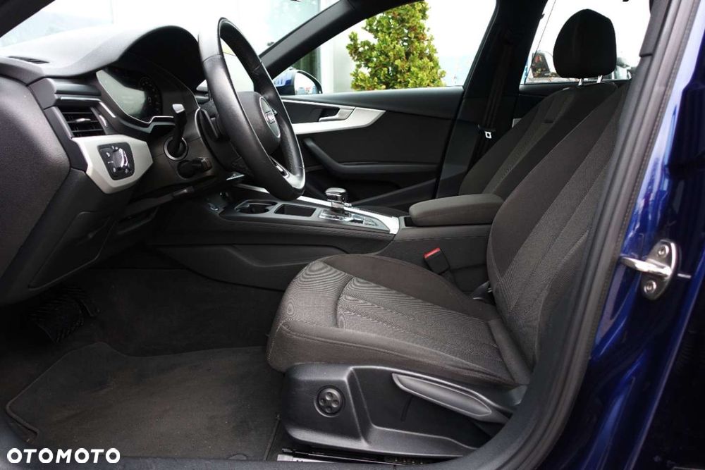 Audi A4 Limousine - 12