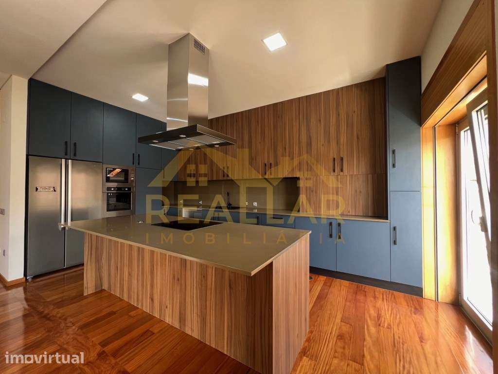 Apartamento T4 inserido em condominio com Piscina na Póvoa de Varzim - Grande imagem: 2/27