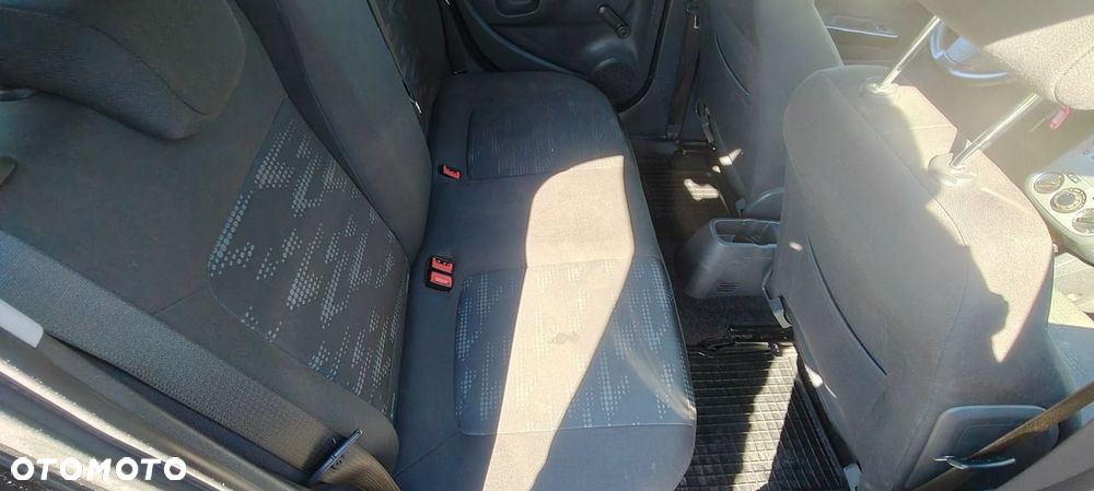 Opel Corsa 1.2 16V Edition / Active - 11