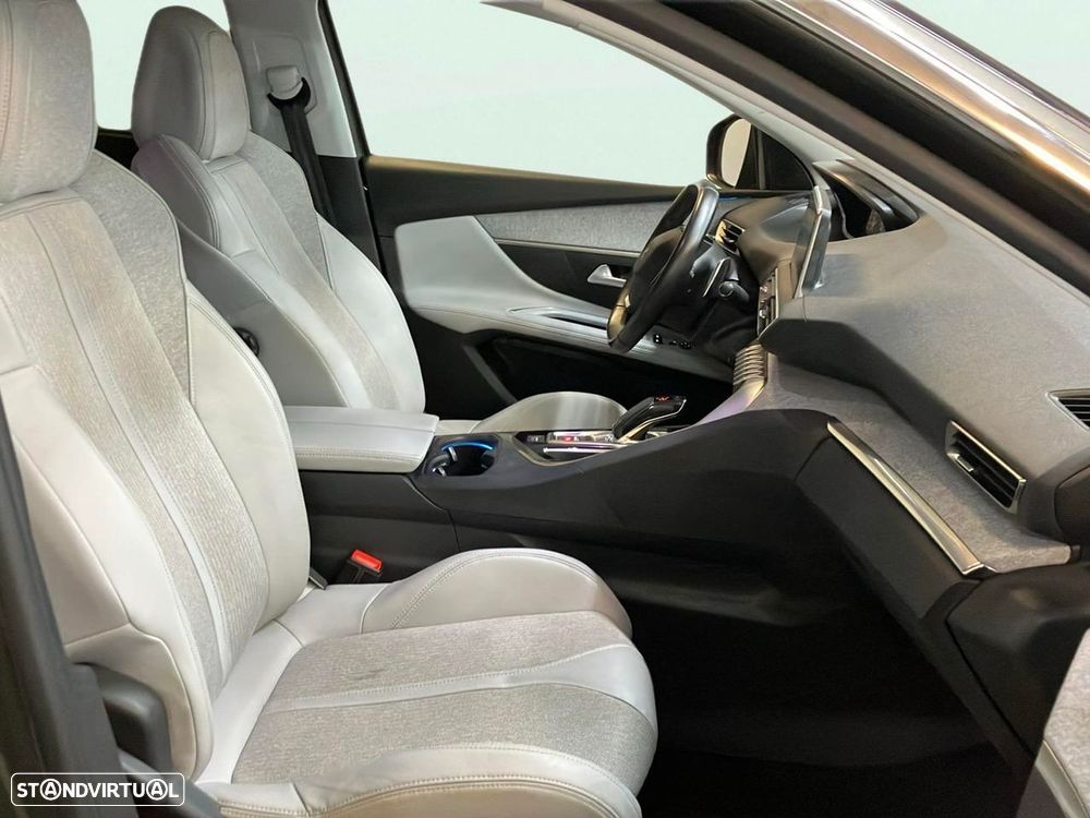 Peugeot 5008 1.2 PureTech Allure EAT8 - 17
