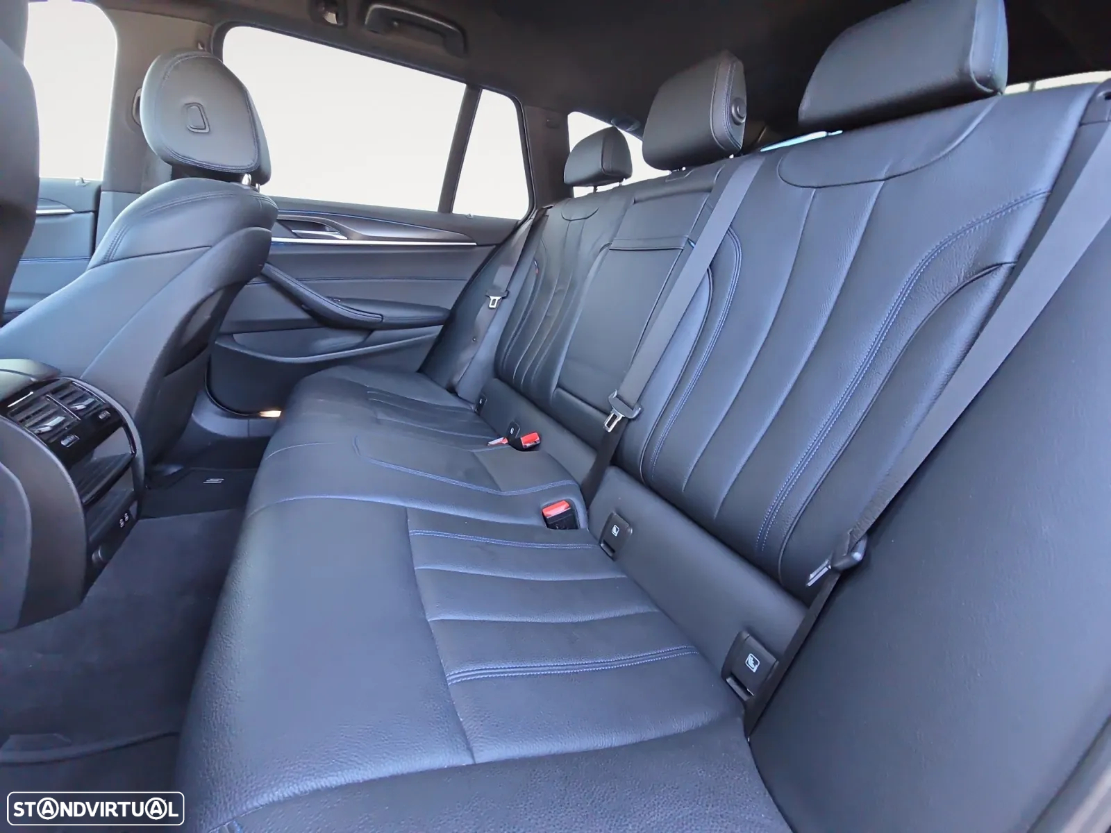 BMW 530 e Pack Desportivo M - 15