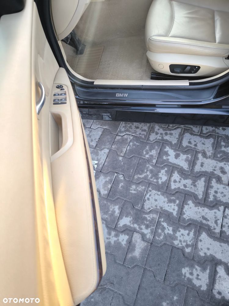 BMW Seria 3 330i - 24