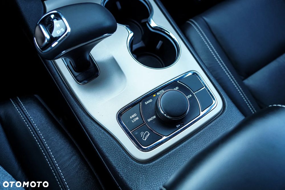 Jeep Grand Cherokee - 23