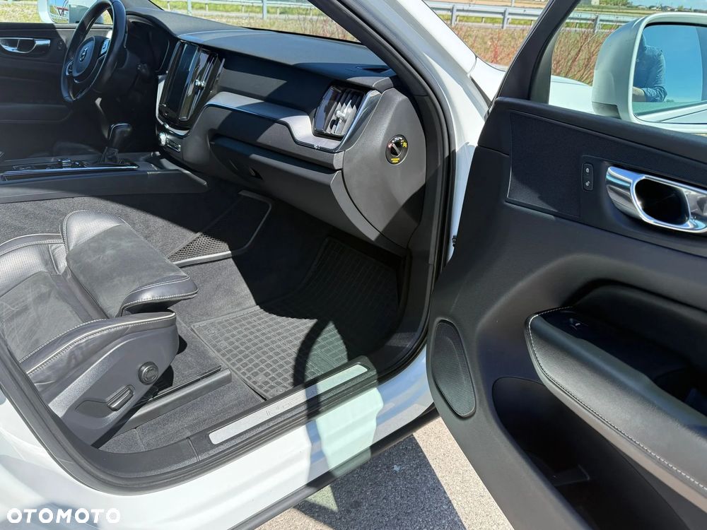 Volvo XC 60 D4 R-Design - 16