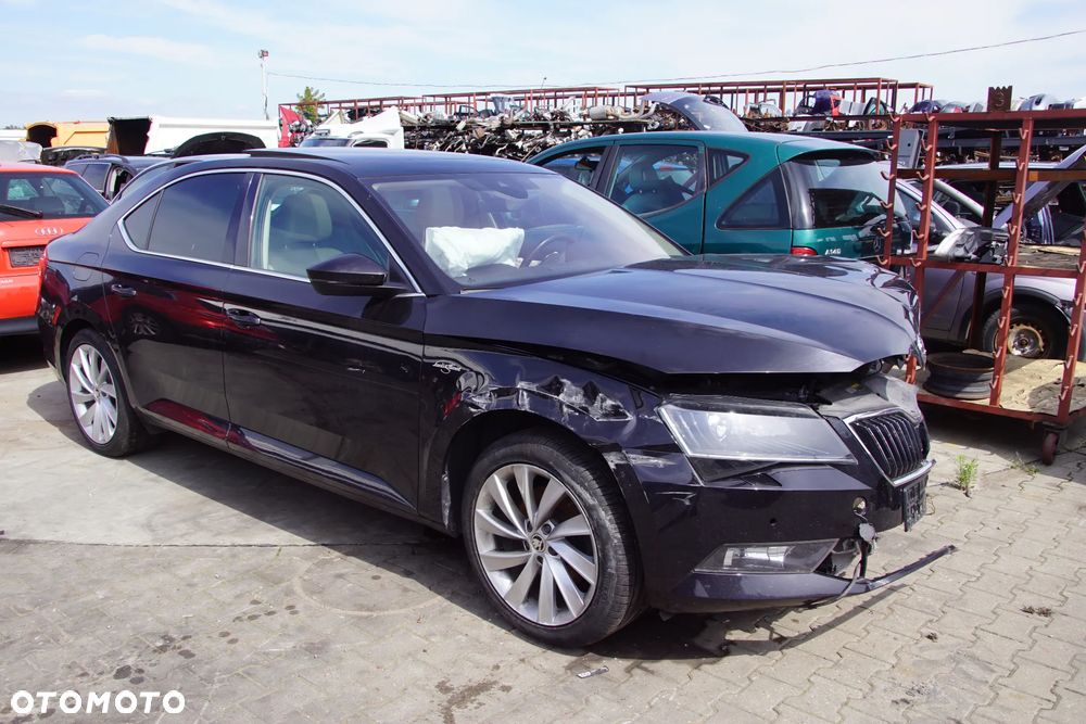 Auto na części - Skoda Superb III 2.0 TDI 190 KM DFHA TCX LF9R 2018R Silnik Skrzynia Drzwi Błotnik Zderzak Klapa Lampa Lusterko Klamka Szyba Deska Kokpit Sterownik Moduł Czujnik Licznik Wyświetlacz Panel Kierownica - 10