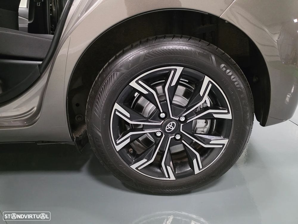 Toyota Yaris 1.5 HSD Comfort+P.Style - 28