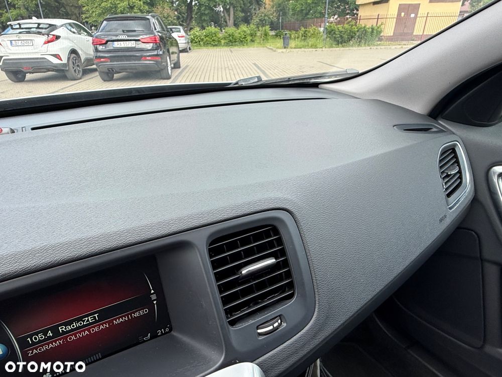 Volvo V60 D4 Momentum - 22
