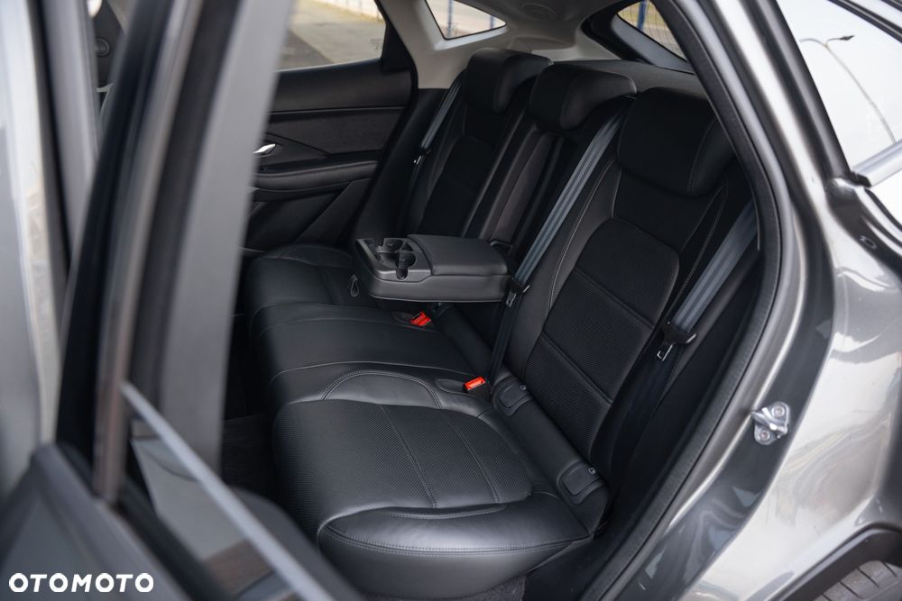 Jaguar E-Pace P200 AWD SE - 35