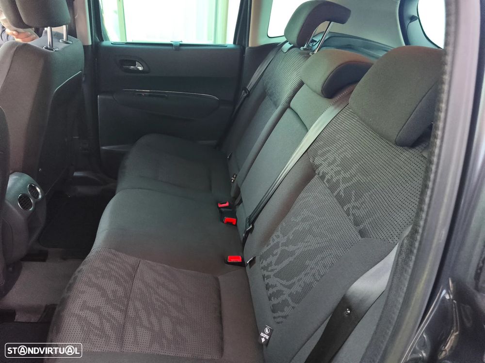 Peugeot 3008 1.6 HDi SE Style - 25