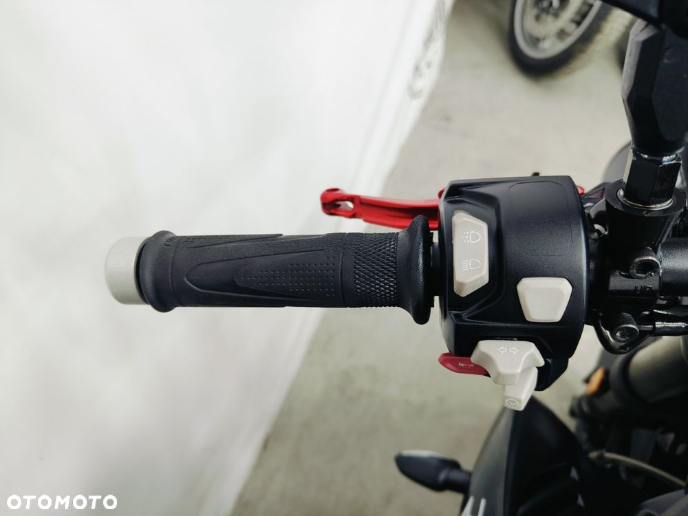 Triumph Street Triple - 15