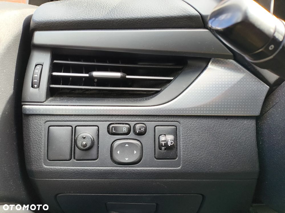 Toyota Avensis 1.8 Premium - 13