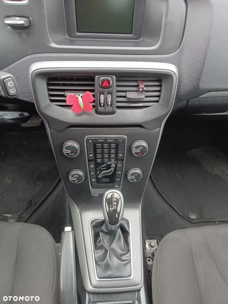 AUTO NA CZĘŚCI -VOLVO V40 NA CZĘŚCI ĆWIARTKA BŁOTNIK POSZYCIE KLAPA ZDERZAK LAKIER 717-46 Dostawa GWARANCJA !!! Ćwiartka Drzwi Podłużnica Wanna Cały na części GWARANCJA !!! Przód Tył Zestaw Komplet Drzwi Klapa Zderzak Błotnik Maska Grill Atrapa Szyba Pas Lampa Lusterko Boczki Fotel Kanapa Kokpit Deska Rozdzielcza Przełącznik Włącznik Sterownik Przewody Wiązka Instalacja Moduł Komputer Czujnik Listwa Pompa Alternator Wtryski Głowica Rozrusznik Kompresor Sprzęgło Dwumas Silnik Skrzynia ABS Klimatyzacji Paliwa Wspomagania Kolektor Turbina Przepustnica Zawór Chłodnica Koło Hak Belka Sanki Zawieszenie Mcpherson Półoś Amortyzator Wydech Tłumik Zacisk Most - 13