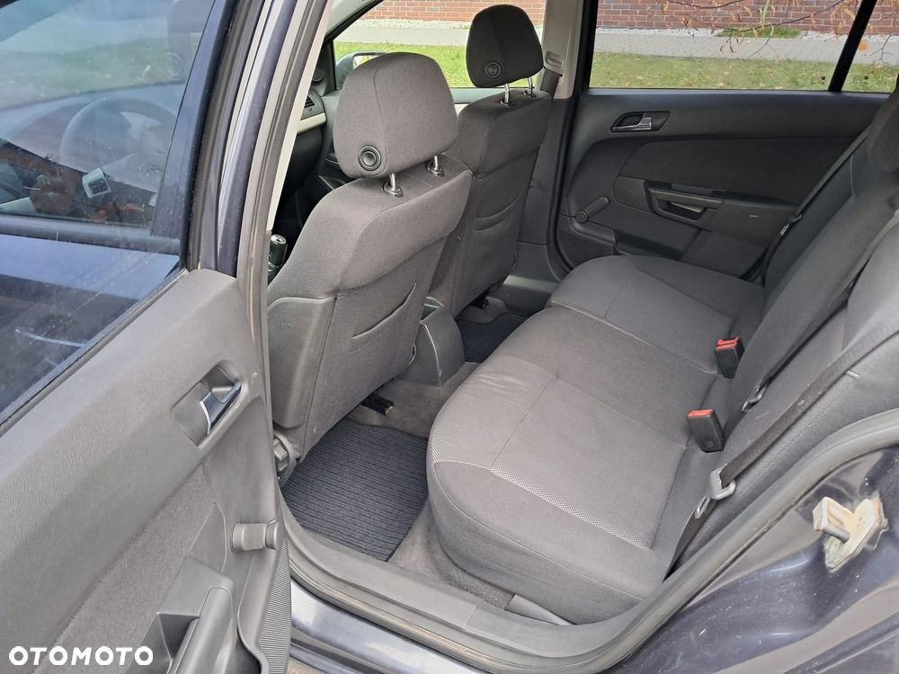 Opel Astra 1.6 Caravan Edition - 11