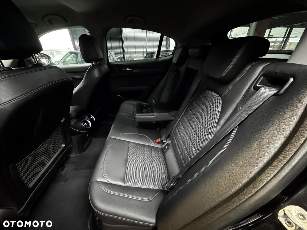 Alfa Romeo Stelvio 2.0 Turbo Sprint Q4 - 16
