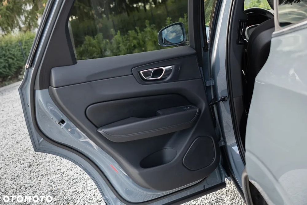 Volvo XC 60 B4 D Geartronic Momentum Pro - 23