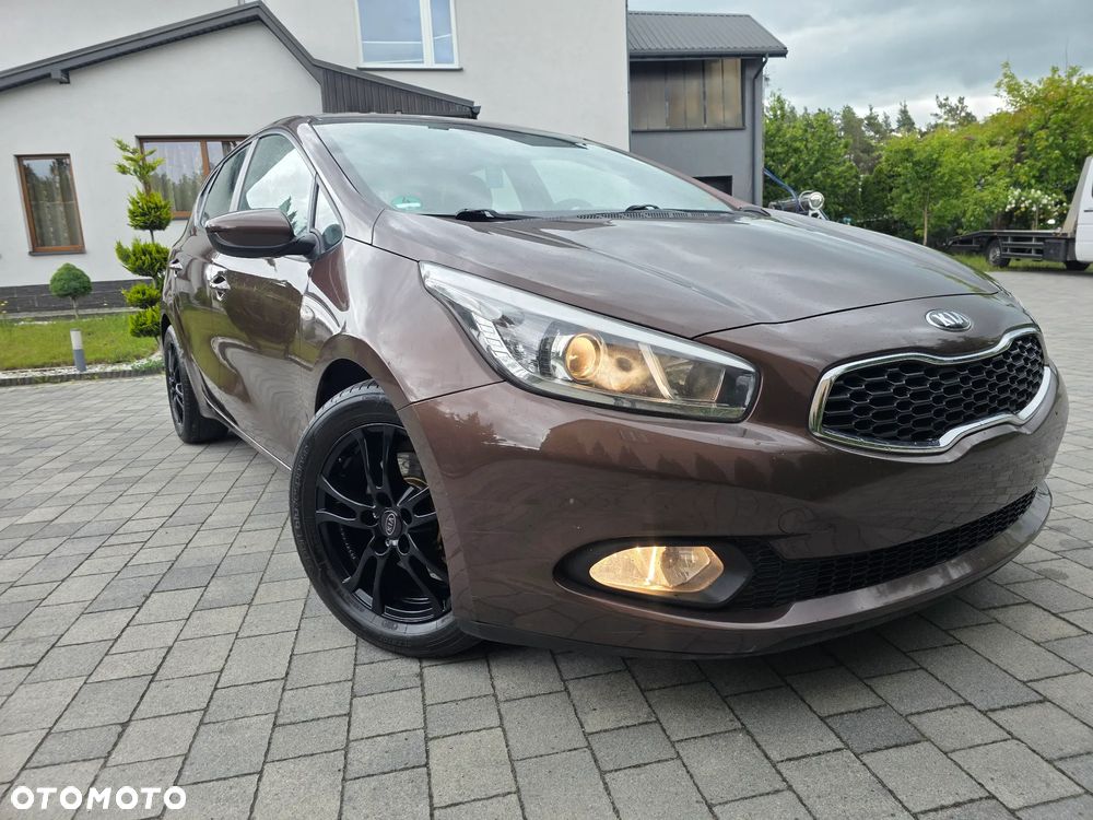 Kia Ceed 1.6 GDI Dream-Team Edition - 3