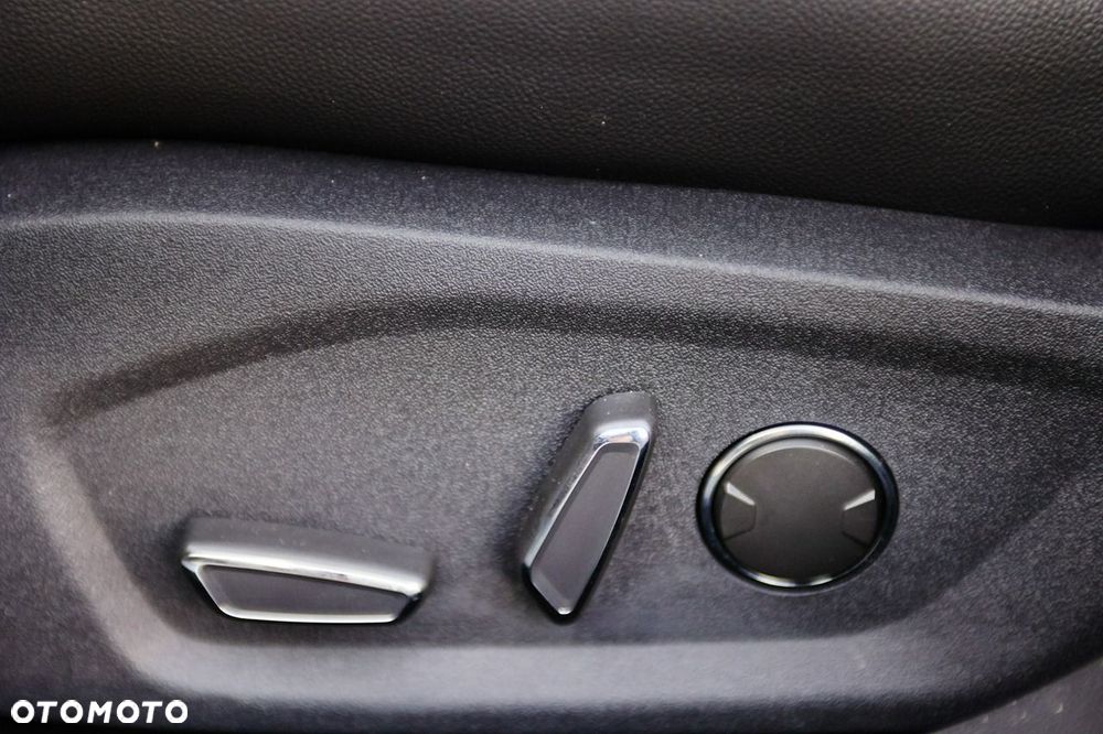 Ford Mondeo 2.0 EcoBlue Titanium - 31