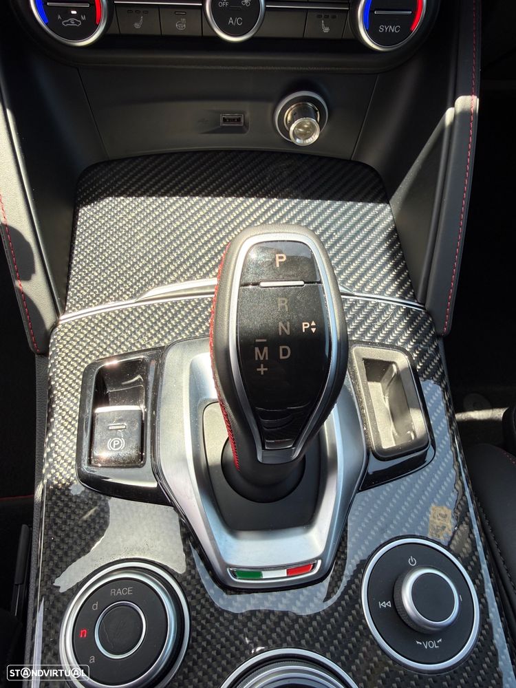 Alfa Romeo Stelvio V6 2.9 Bi-Turbo AT8-Q4 Quadrifoglio - 9
