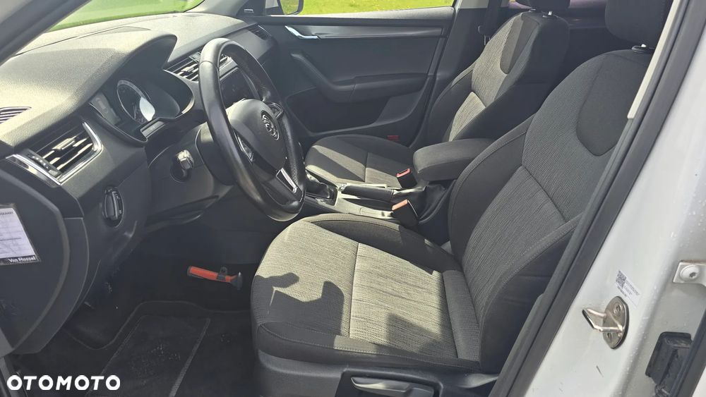 Skoda Octavia 1.6 TDI DSG Style - 6