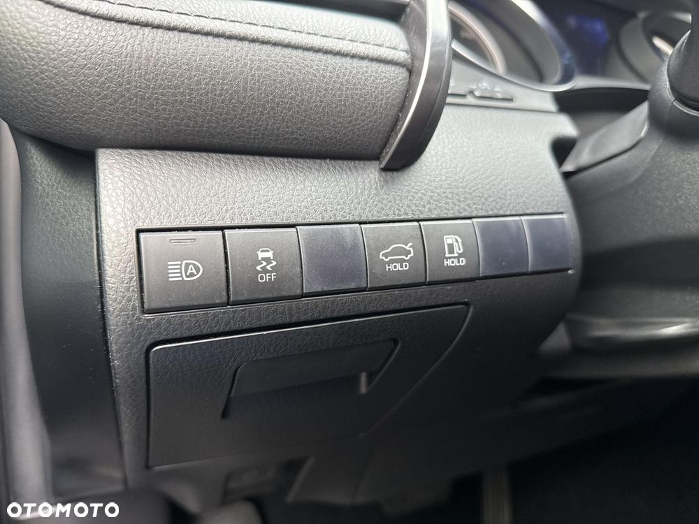 Toyota Camry 2.5 Hybrid Comfort CVT - 21