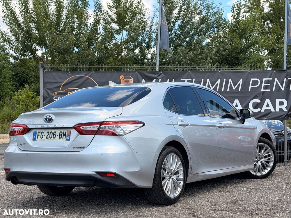 Toyota Camry Luxury - 2