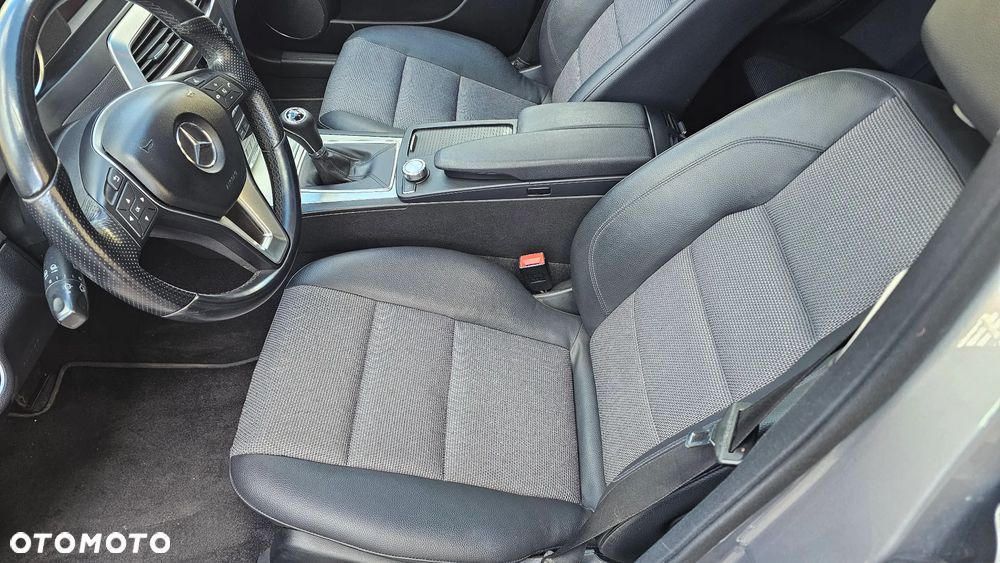 Mercedes-Benz Klasa C 200 CGI BlueEFFICIENCY Avantgarde - 15