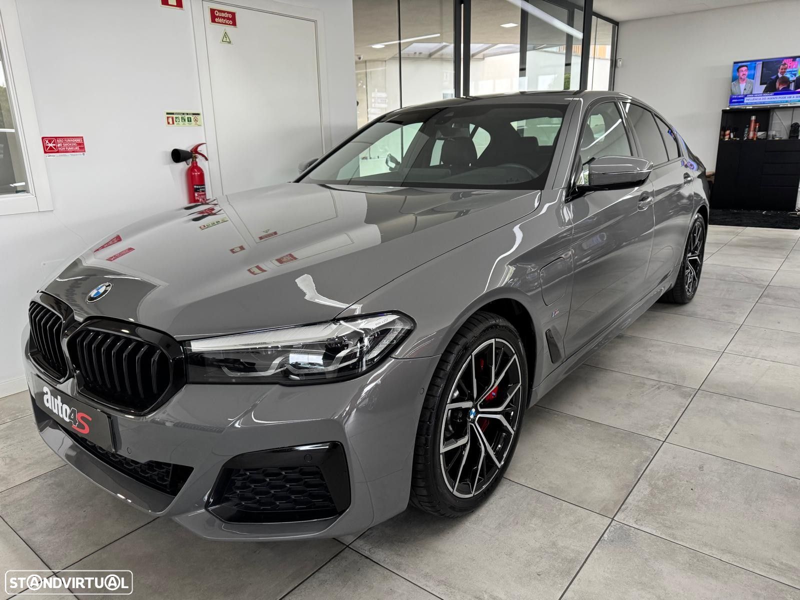 BMW 520 e Pack M - 1
