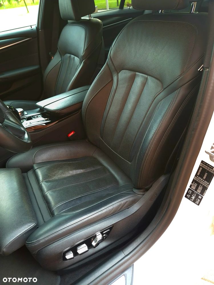 BMW Seria 5 540i xDrive mHEV M Sport sport - 38