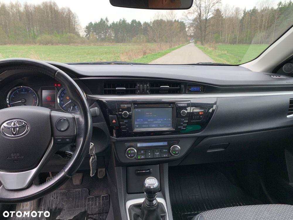 Toyota Corolla 1.6 Premium + - 6