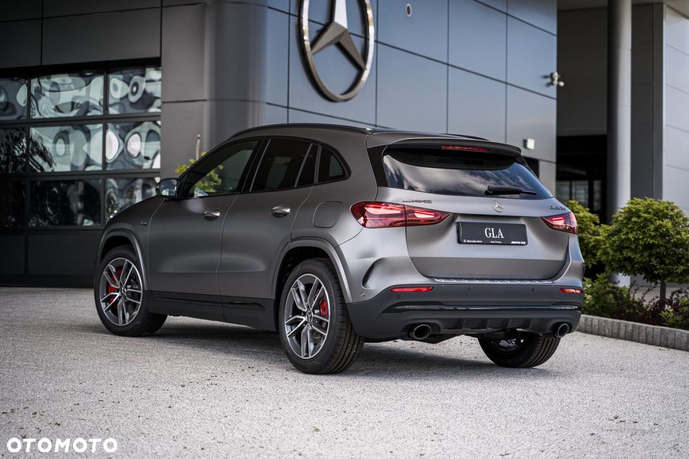 Mercedes-Benz GLA - 14