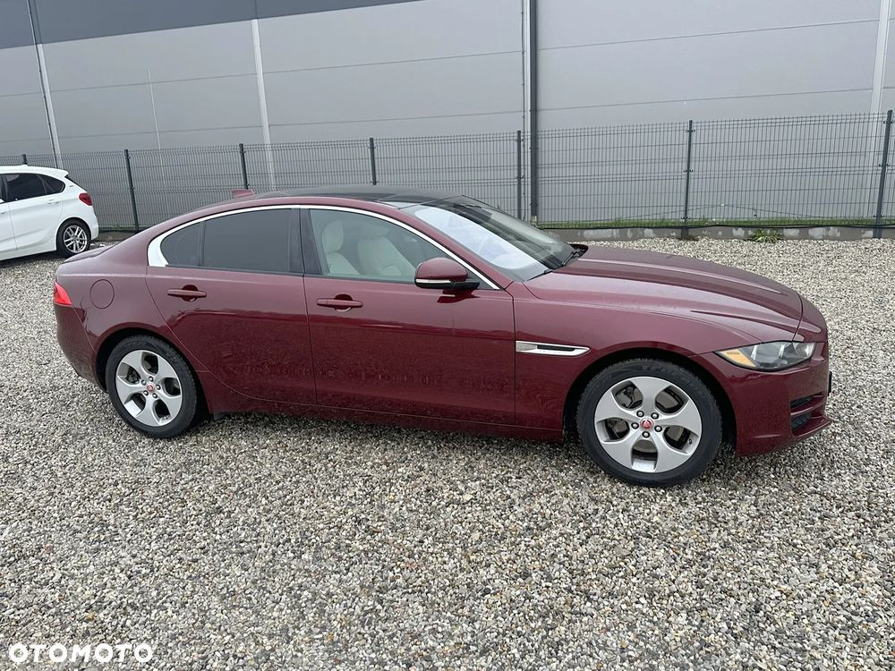Jaguar XE 20t Prestige - 1