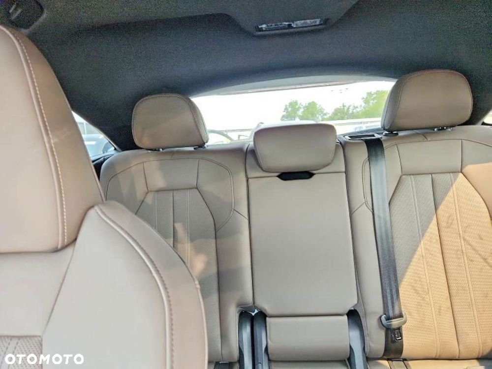 Audi Q5 Sportback - 12