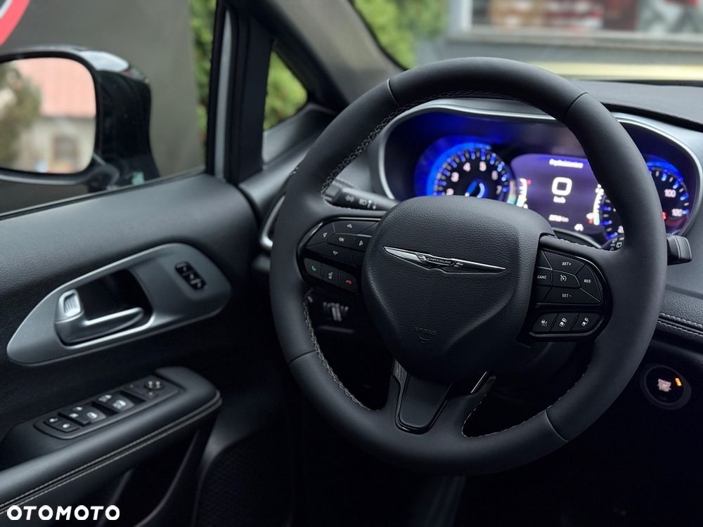 Chrysler Pacifica - 33