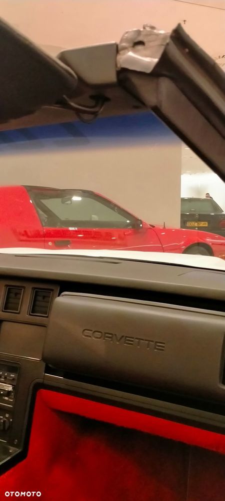 Chevrolet Corvette - 26