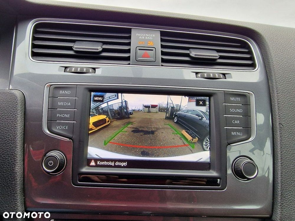 Volkswagen Golf - 22