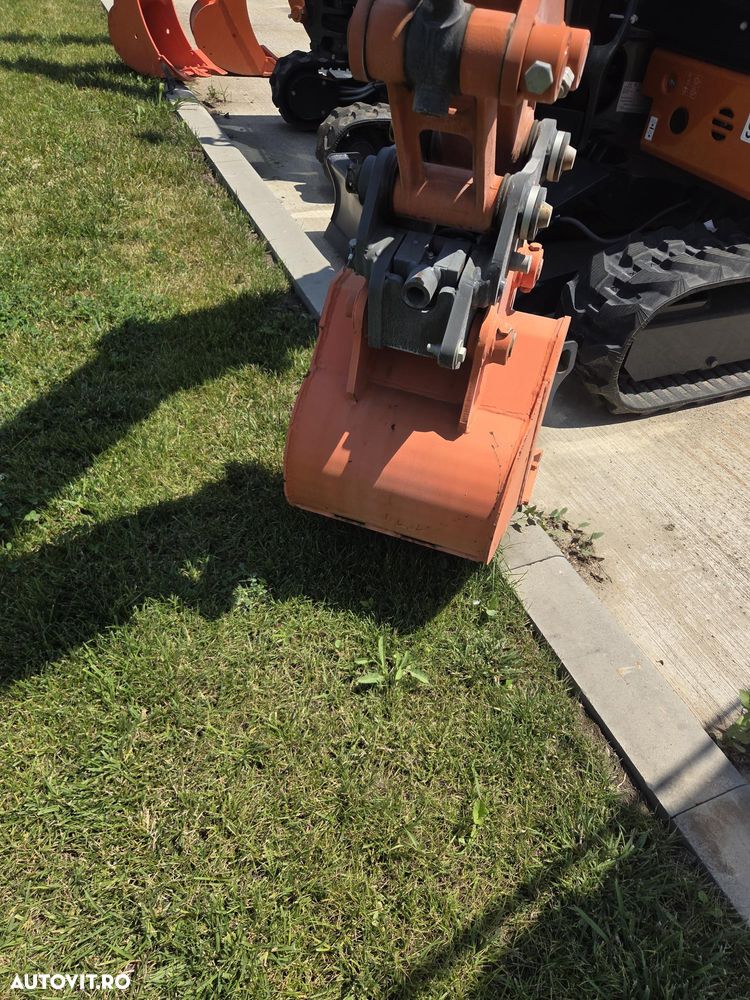Hitachi ZX26U-6, 2,7tone, 2025, 995h, CUPLA RAPIDA HIDRAULICA+3 CUPE NOI, inst picon pe brate, senile cauciuc 90% ok, latime 1,5m, adancime sapare 3m, ridica 1,7tone, posibilitate leasing 4 ani, CA NOU-PROMOTIE 31.900 EUR+Tva - 36
