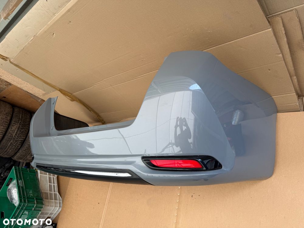 Toyota Auris II lift tylny zderzak kombi kompletny - 1