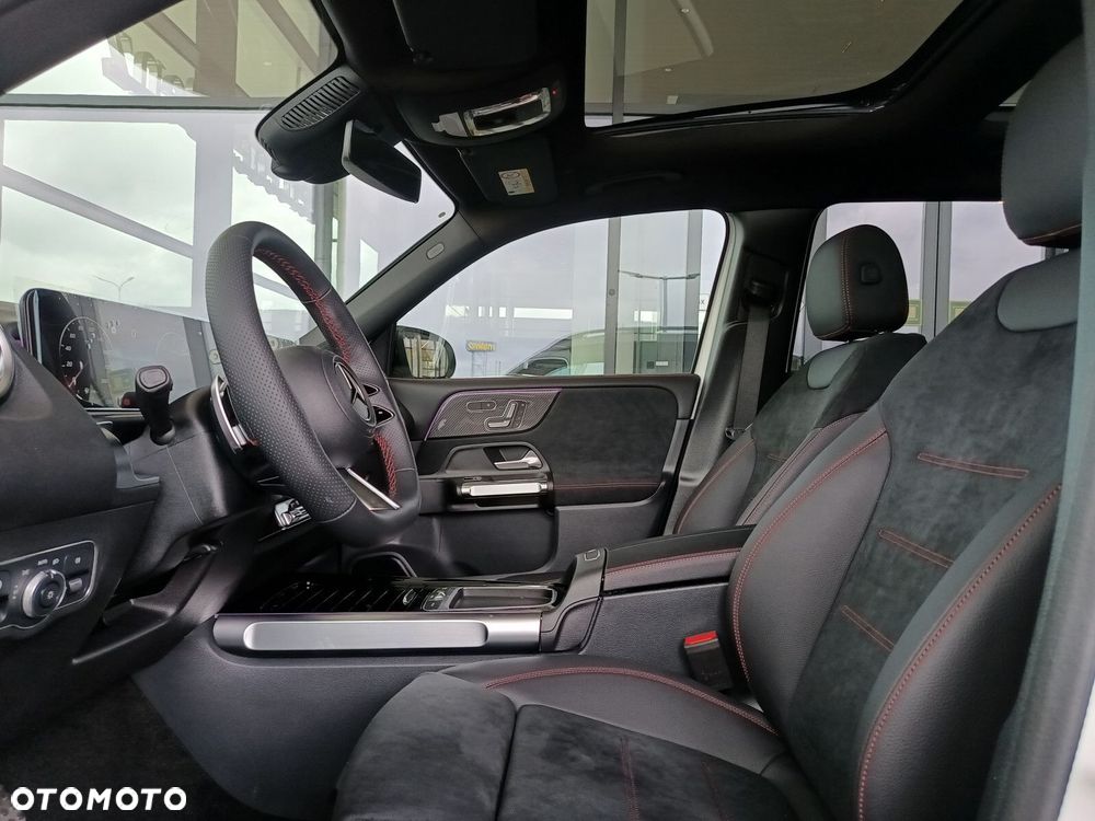 Mercedes-Benz GLB - 27