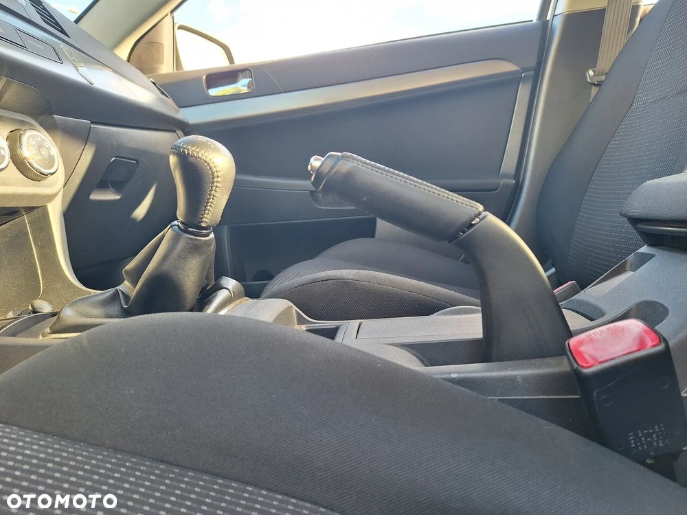 Mitsubishi Lancer 1.5 Invite - 38