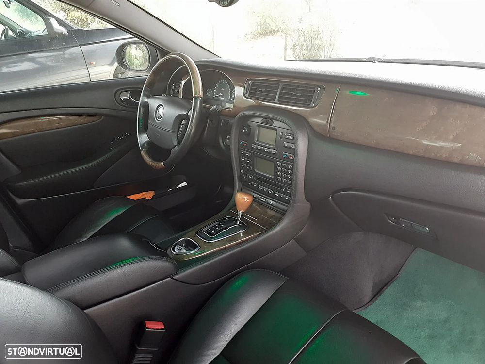 Jaguar S-Type 2.5 V6 Executive - 9