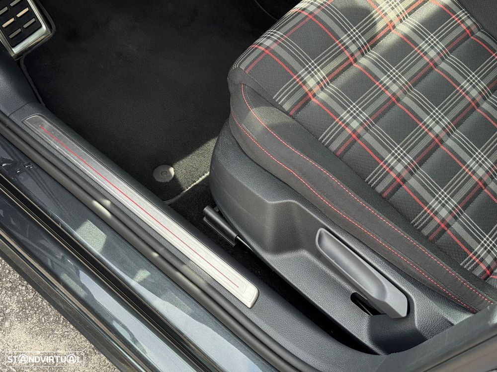 VW Golf GTI Performance BlueMotion - 15