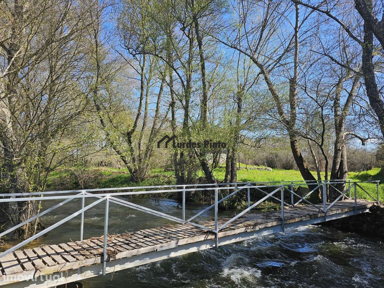 Quinta com construção em pedra perto do rio - Grande imagem: 4/18