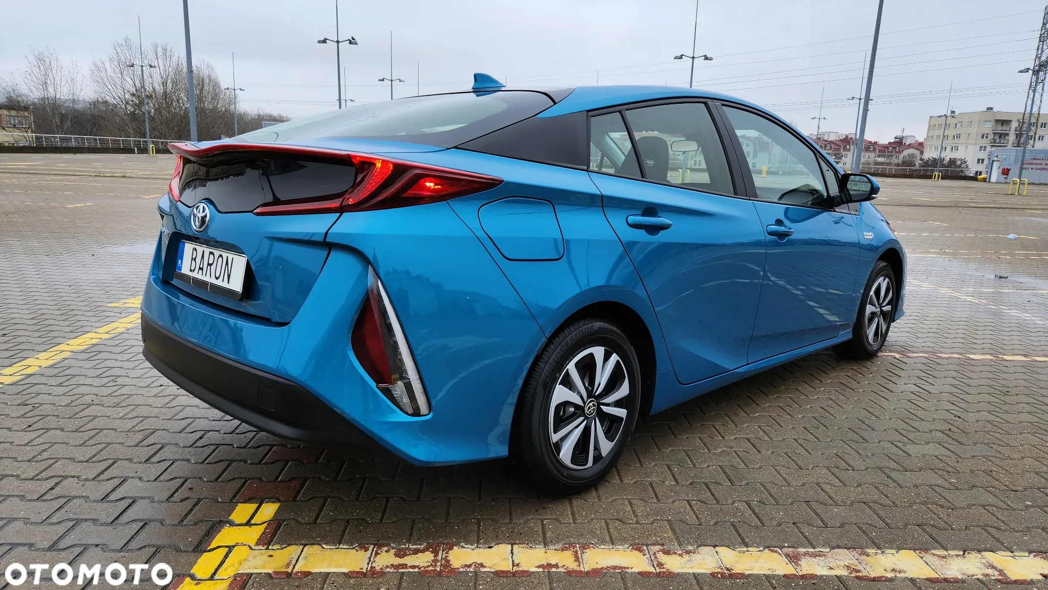 Toyota Prius Plug-in Hybrid - 6