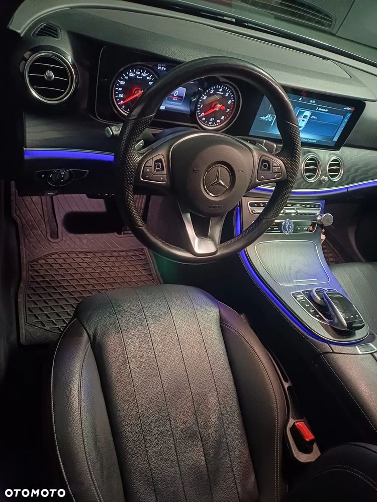 Mercedes-Benz Klasa E 300 9G-TRONIC - 14