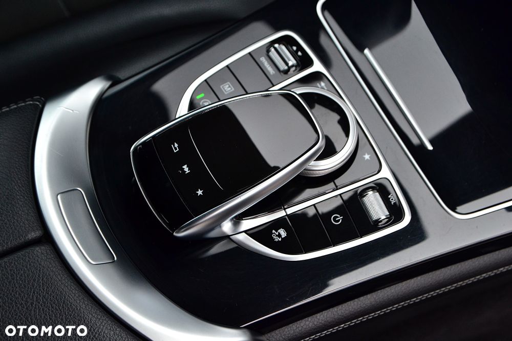 Mercedes-Benz GLC 250 4Matic 9G-TRONIC AMG Line - 32
